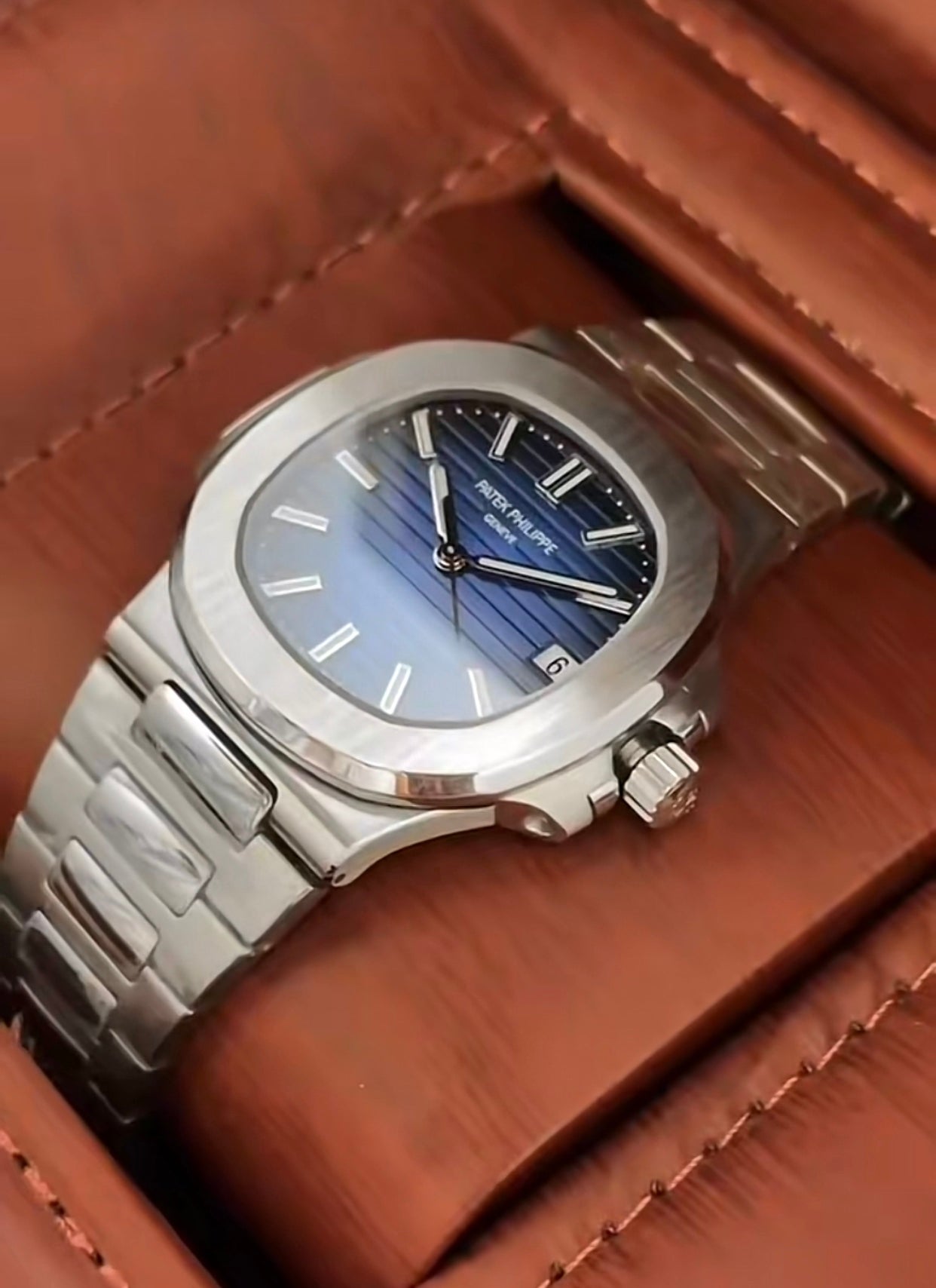 Luxury Men's Watch – Blue Dial, Stainless Steel Strap, Date Display